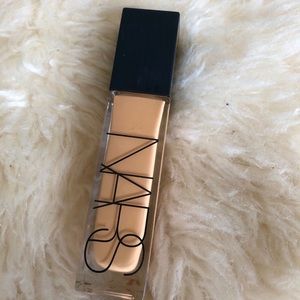 Nars Natural Radiant Longwear Foundation Valencia